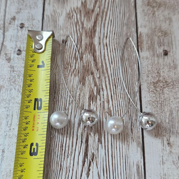 Women's Earrings - Picture 2 of 3